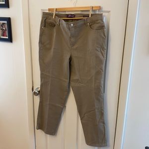 SENT TO THREDUP ✈️ Gloria Vanderbilt Amanda jeans